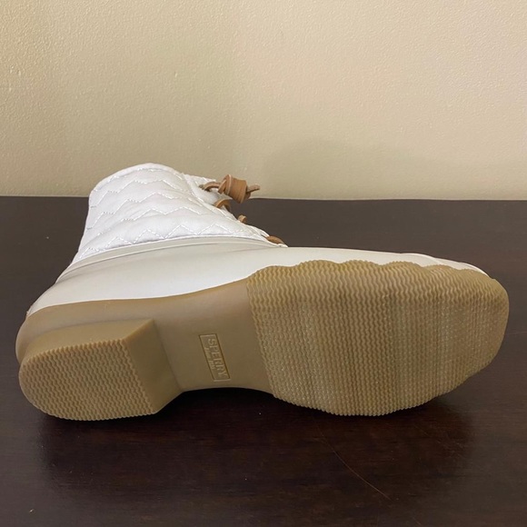 Sperry Women's Saltwater Chevron Quilted Duck Boots - Picture 7 of 7